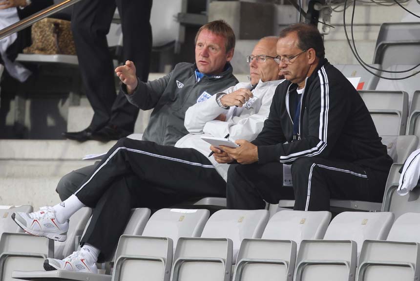 Brian Eastick, flanked by Stuart Pearce and Martin Thomas.